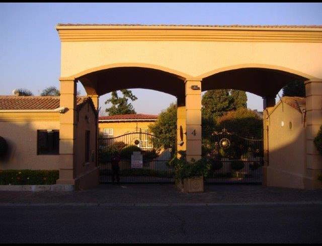1 BEDROOM SECTIONAL TITLE TO LET IN MELROSE